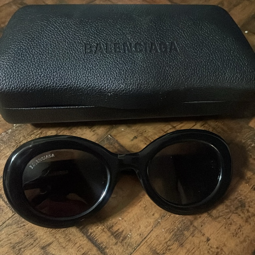 Balenciaga Glossy Black Round Sunglasses - Picture 4 of 6
